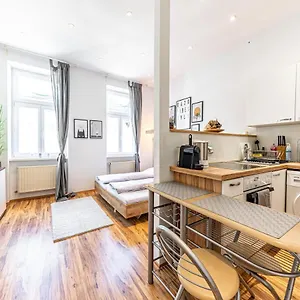 Cozy + Trendy By Jr , Vienna Austria